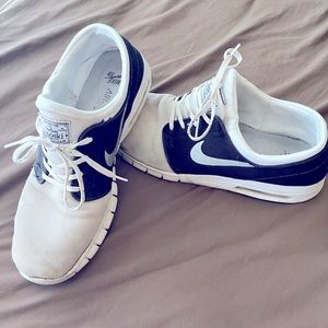 Men’s Nike Janoski’s (size 12)